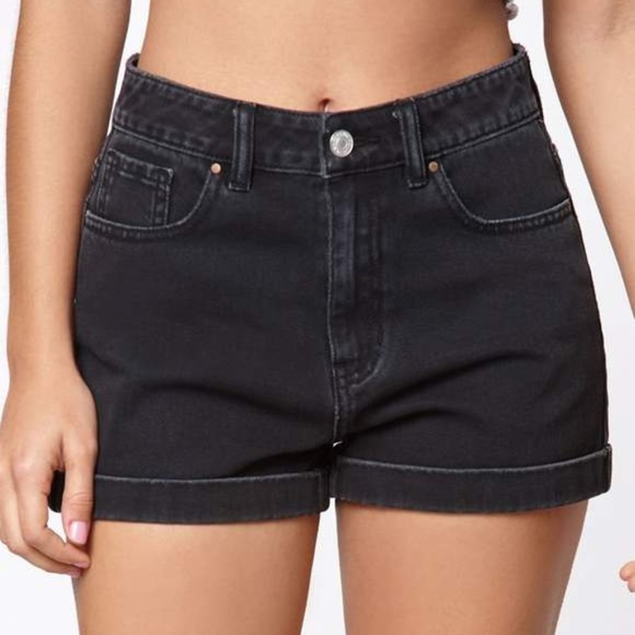 PacSun Pants - PacSun Mom Short in Black Denim, Size 29